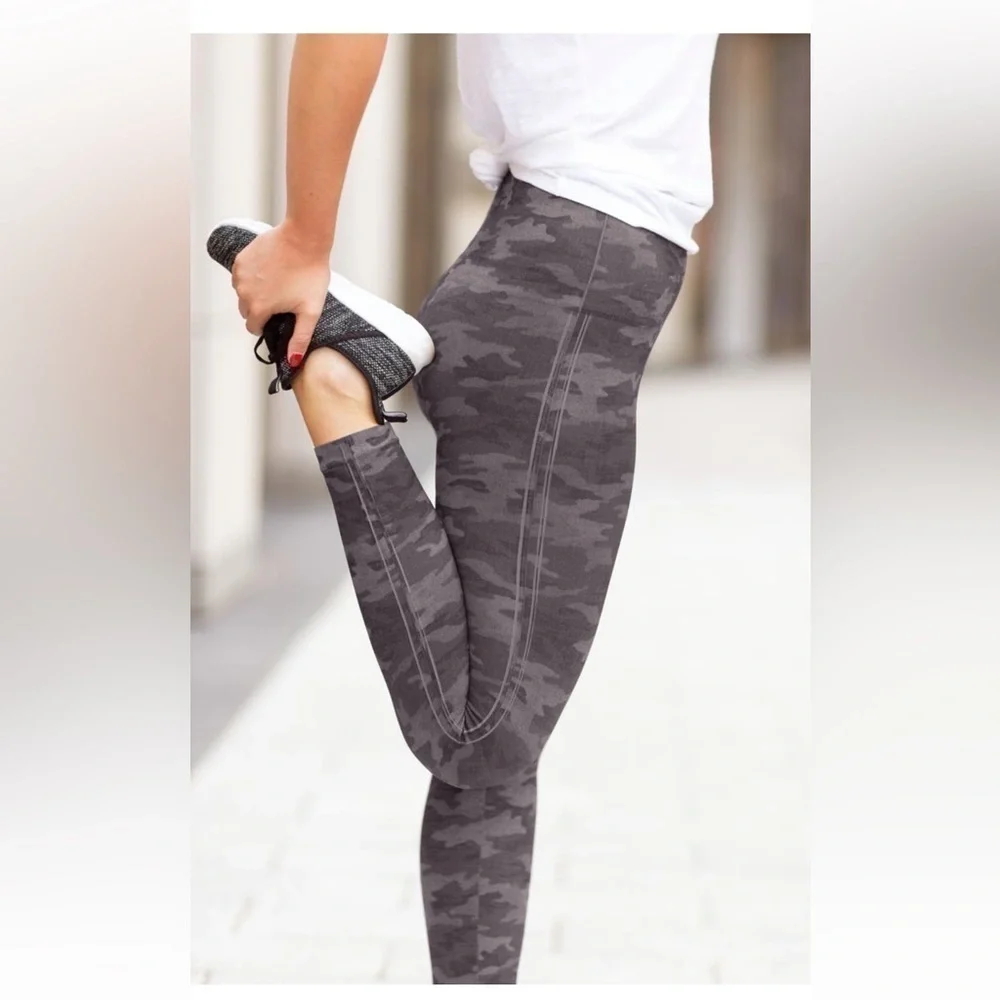 Spanx Black Camo Look At Me Leggings S - Picture 9 of 9